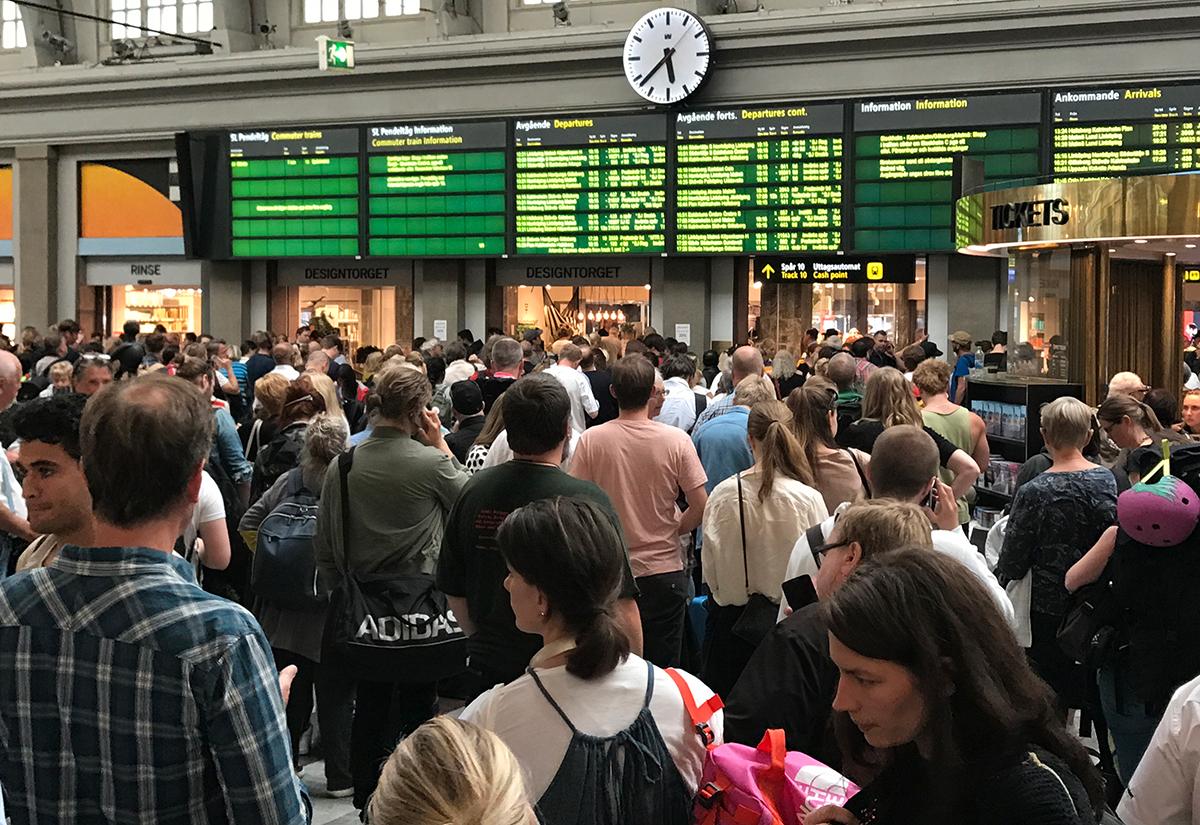 Resenärer strandade på centralstationen i Stockholm inför midsommar.