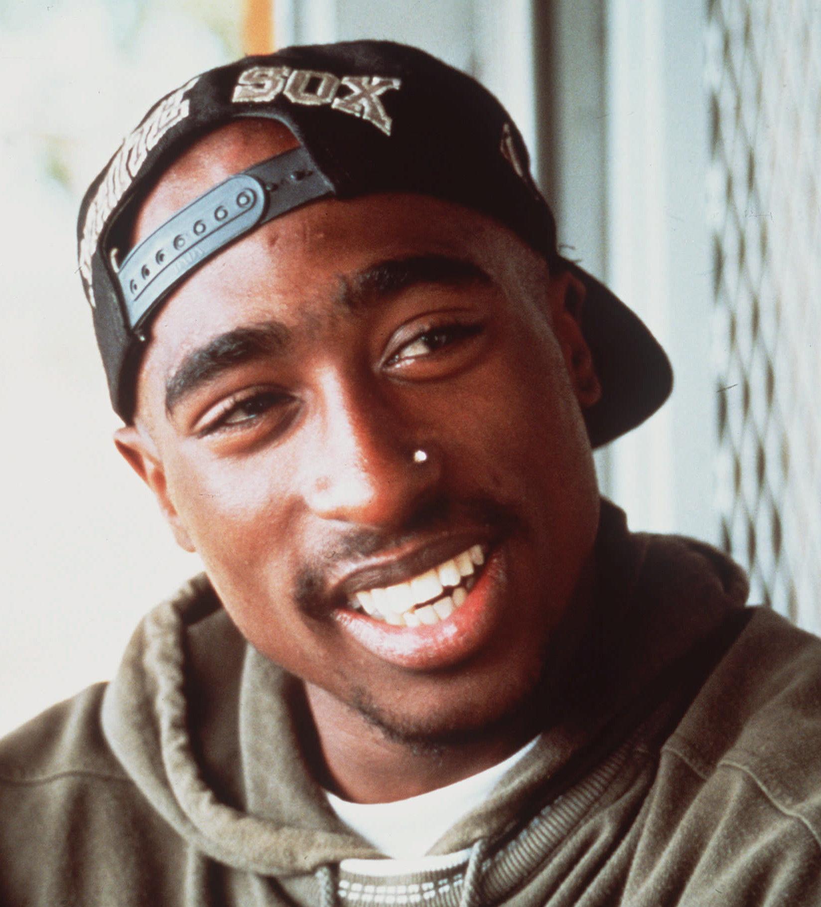 Tupac blev skjuten flera gånger i sin bil.