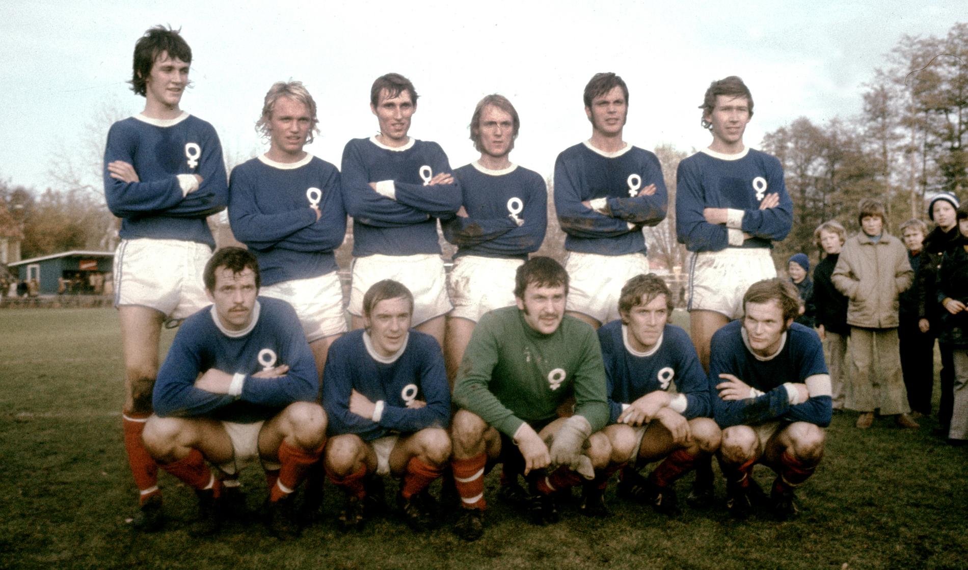Ralf Edström, längst upp till vänster, i Åtvidaberg 1971.
