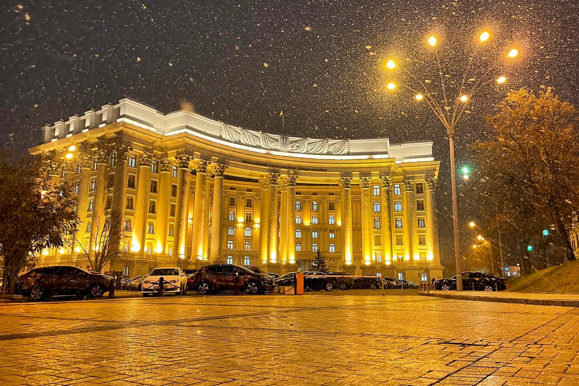 Ukrainska regerings- och myndighetssajter släcktes ned i en hackerattack på fredagen. På bilden ukrainska utrikesdepartementet i Kiev. Arkivbild.