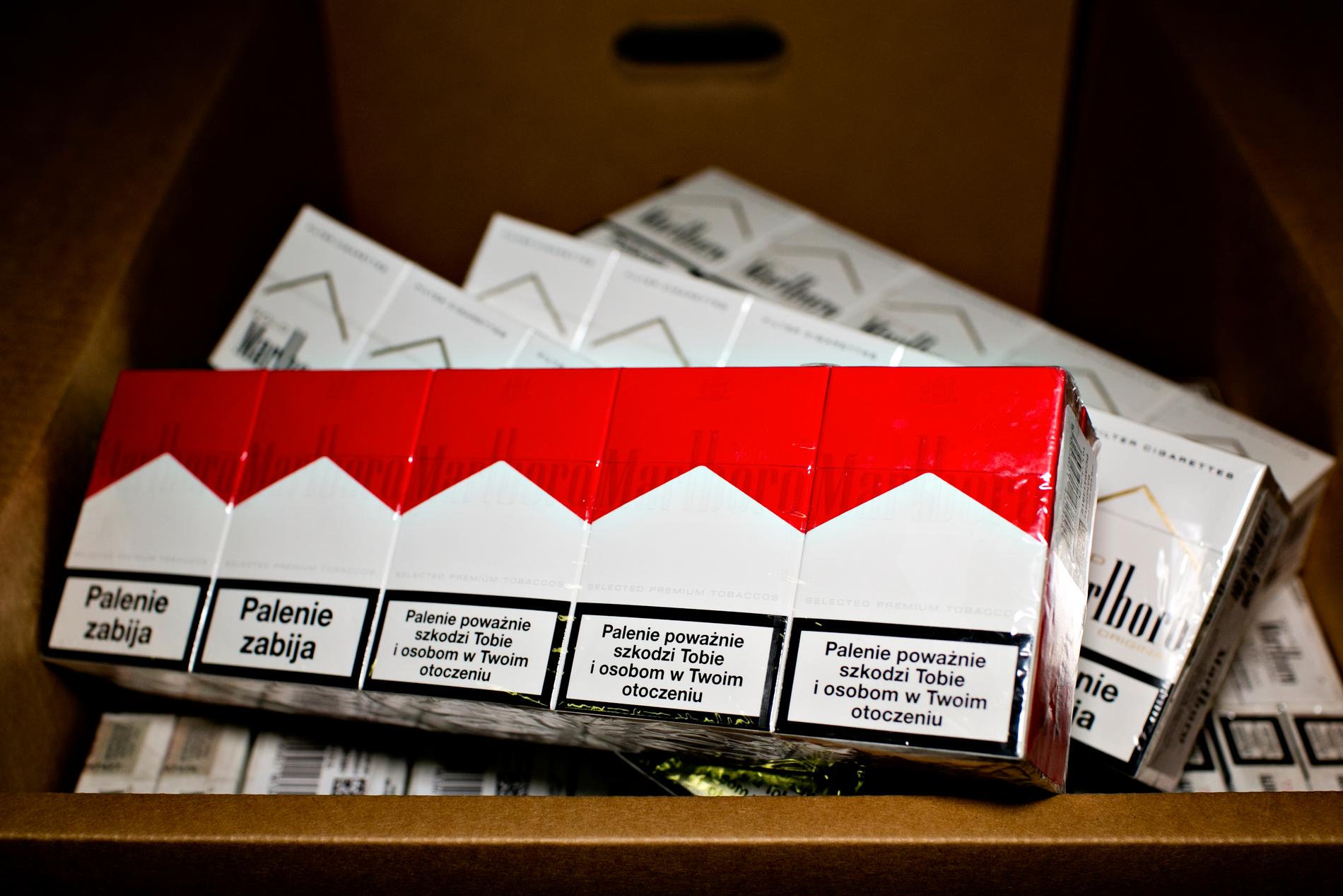 Omkring 2,4 miljoner cigaretter hittades vid tillslag i bland annat Tranås i måndags. Arkivbild.
