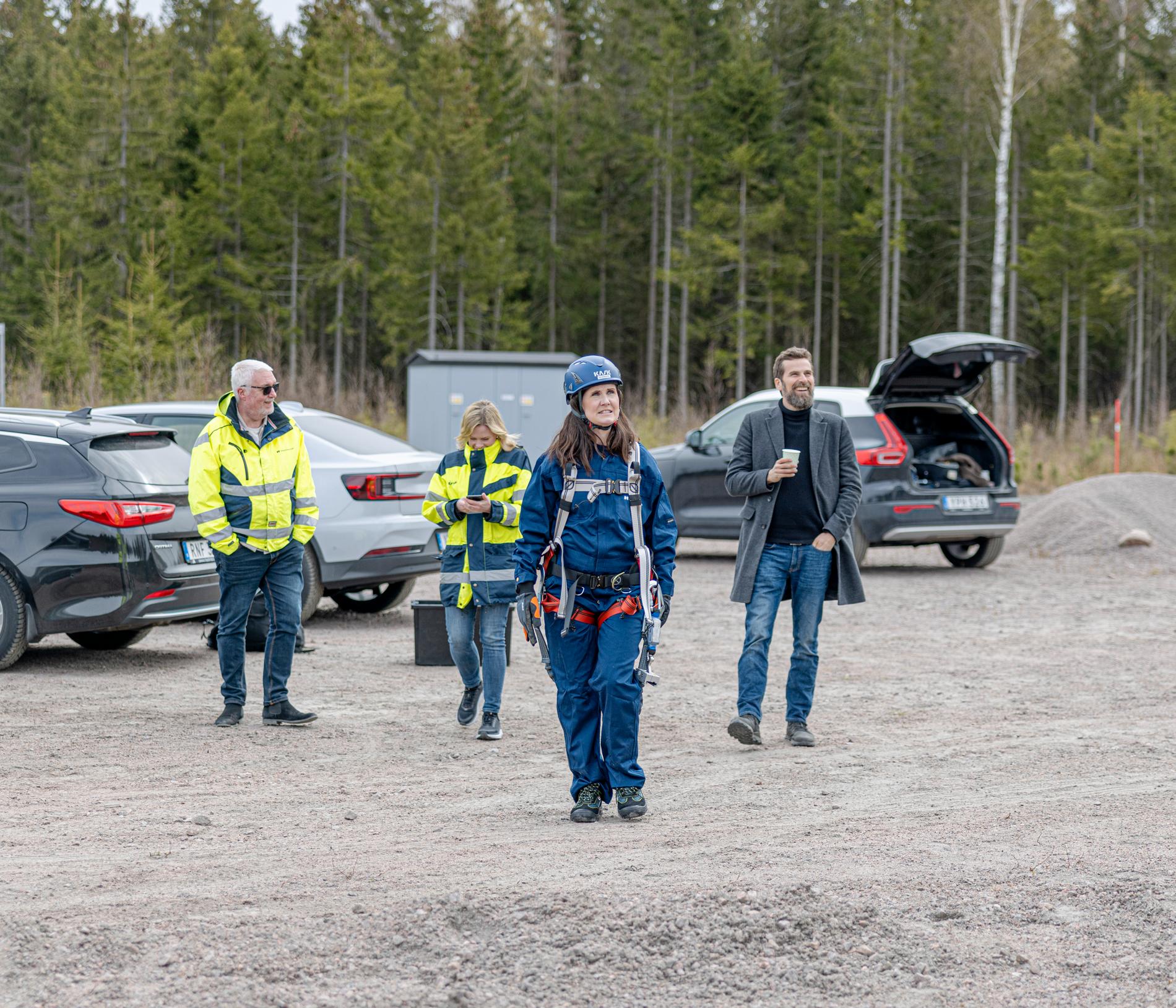MP-språkröret anländer till vindkraftparken Lyrestad en mil norr om Mariestad. 