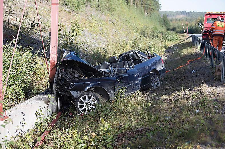En kvinna i 20-årsåldern omkom i samband med en singelolycka i Råneå i Luleå kommun i slutet av augusti.