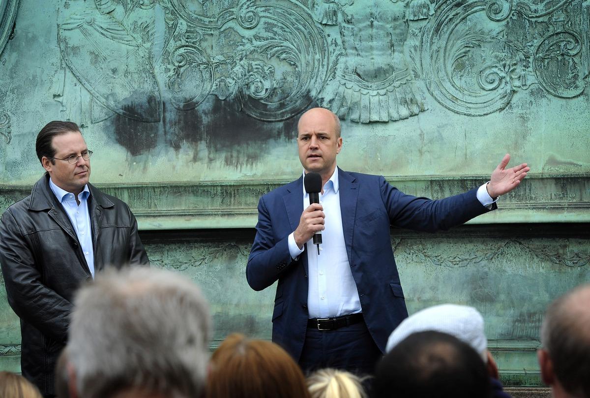 FÖRSTA UTTALANDET  Fredrik Reinfeldt kommenterade senaste Saab-krisen i Dagens Eko i går. ”Jag tycker synd om dem som arbetar på ett företag som dagen före midsommarafton upptäcker att de inte har pengar till sina löner”, sa han. Men Reinfeldt sa inte ett ord om att Saab är ett företag som man i många år har kunnat vara stolt över.