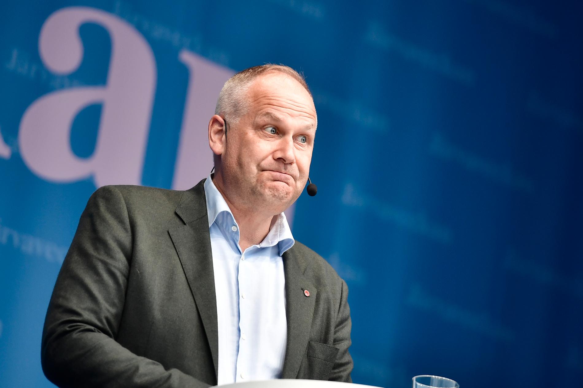 Vänsterledaren Jonas Sjöstedt gick till angrepp mot de borgerliga partierna och Sverigedemokraterna under sitt tal på Järvaveckan.