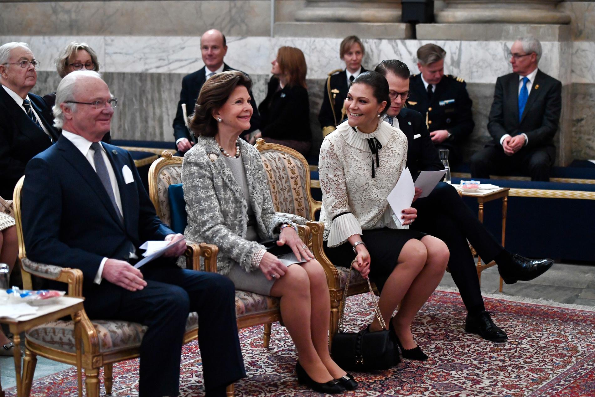 Kung Carl Gustaf, drottning Silvia, kronprinsessan Victoria och prins Daniel.