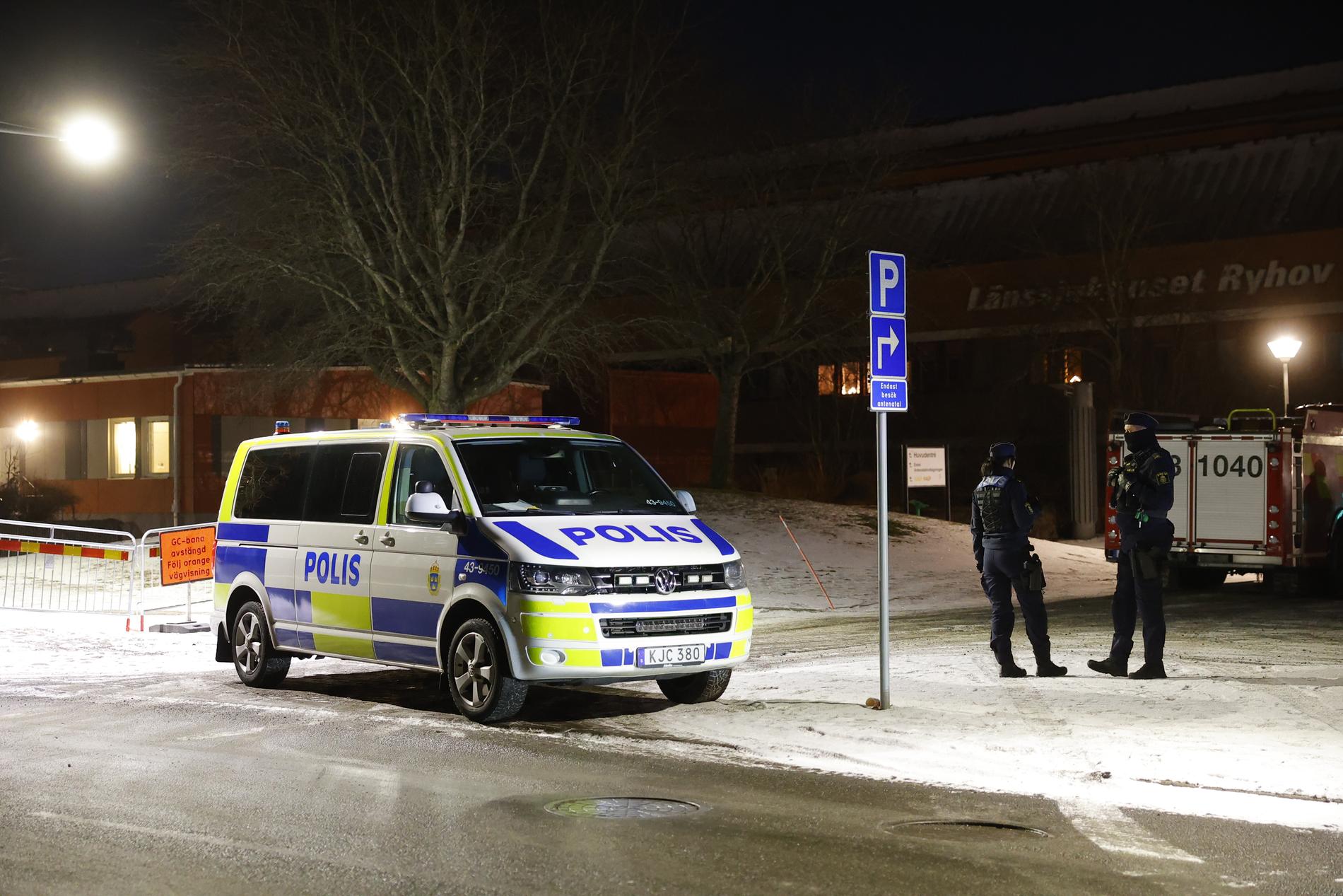 Det var en stor insats på söndagen efter att en polis skadats i Jönköping.