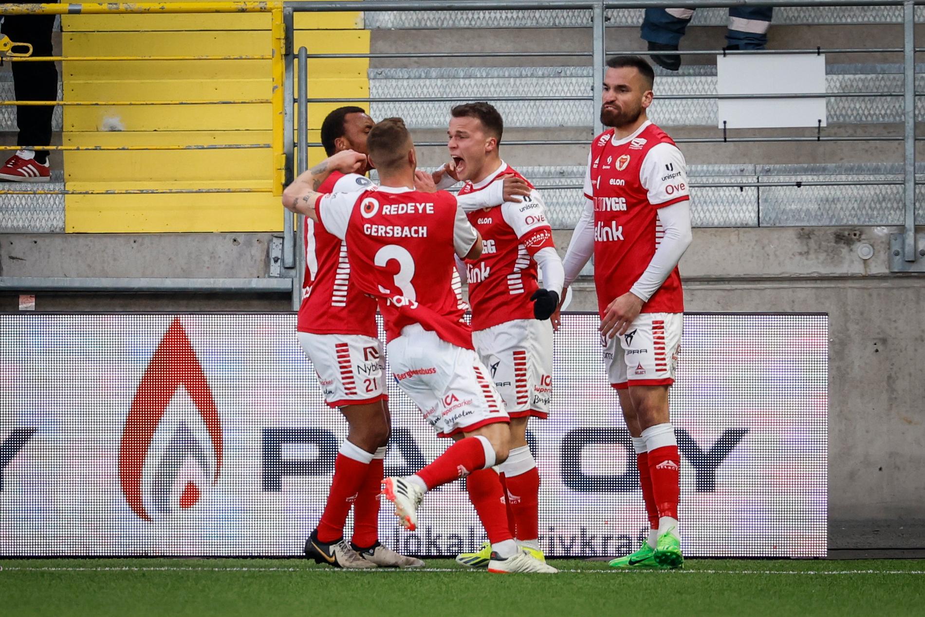 Kalmars Simon Skrabb vrålar ut sin glädje efter drömträffen som gav 2–1 borta mot Elfsborg.