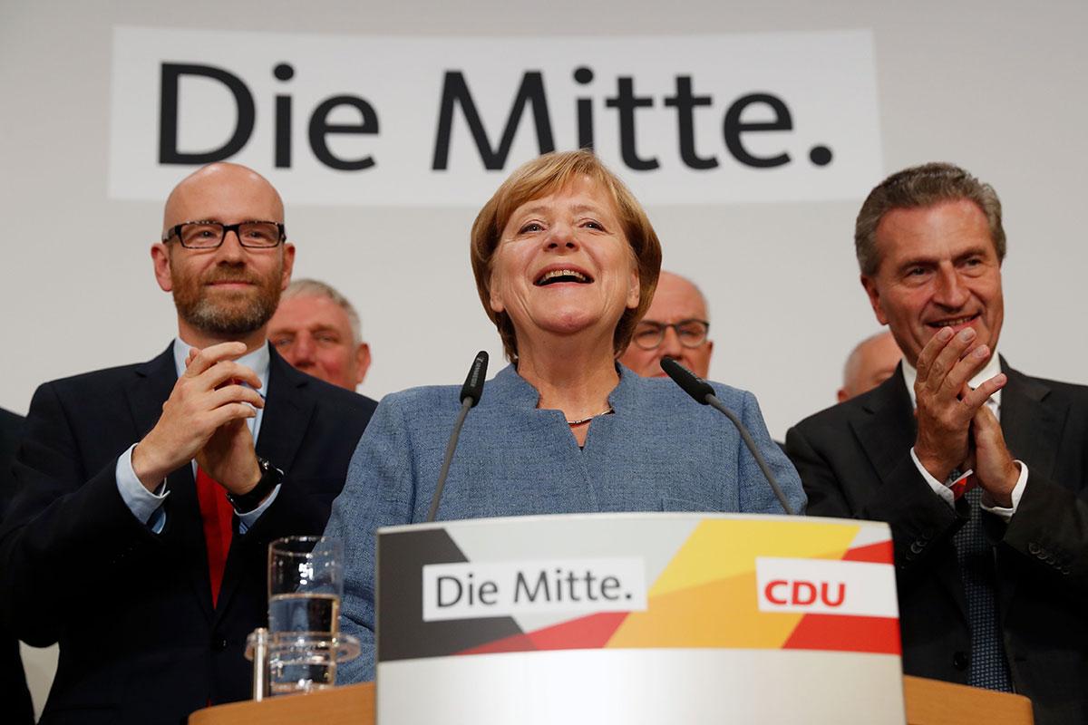 Merkel håller tal efter första valprognoserna. 