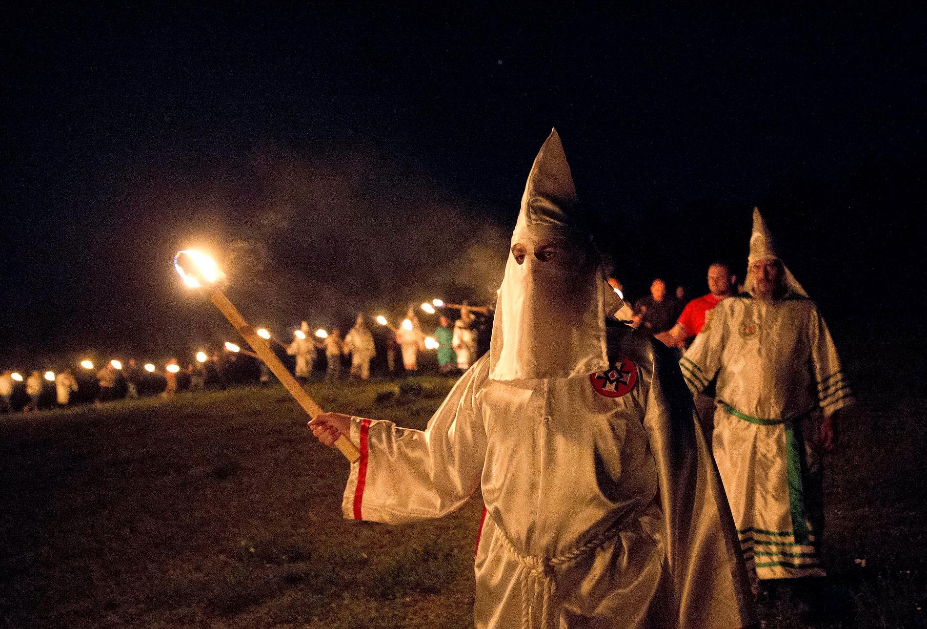 Ku Klux Klan-ledaren hittades i en flod av en familj som skulle fiska.