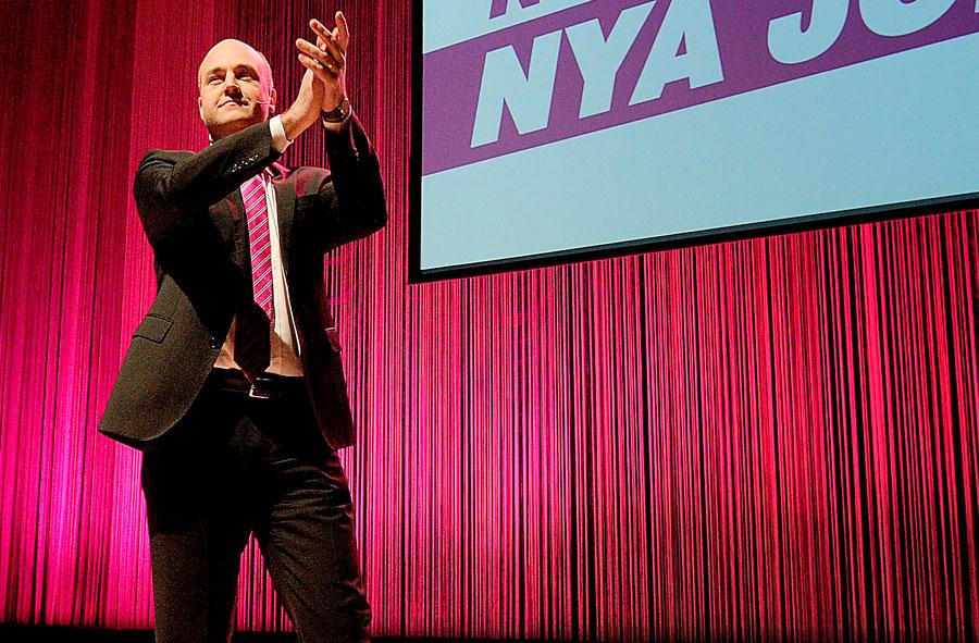 Scennärvaro?  Fredrik Reinfeldt – en skådespelare? Och är Per Schlingmann i själva verket Samuel Beckett för 2010-talet?