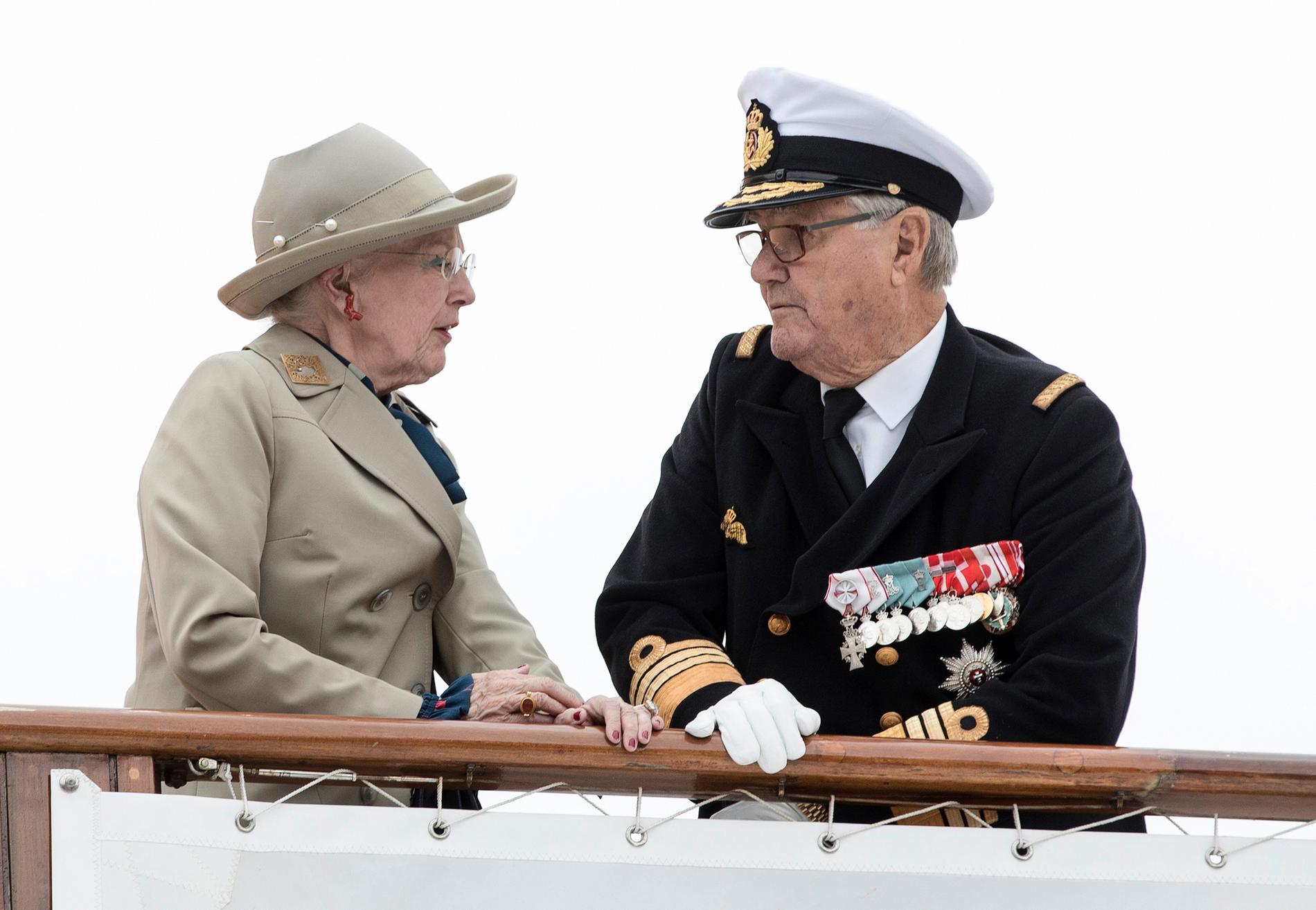 Drottning Margrethe och prins Henrik vid Aarhus hamn. Arkiv 20170623