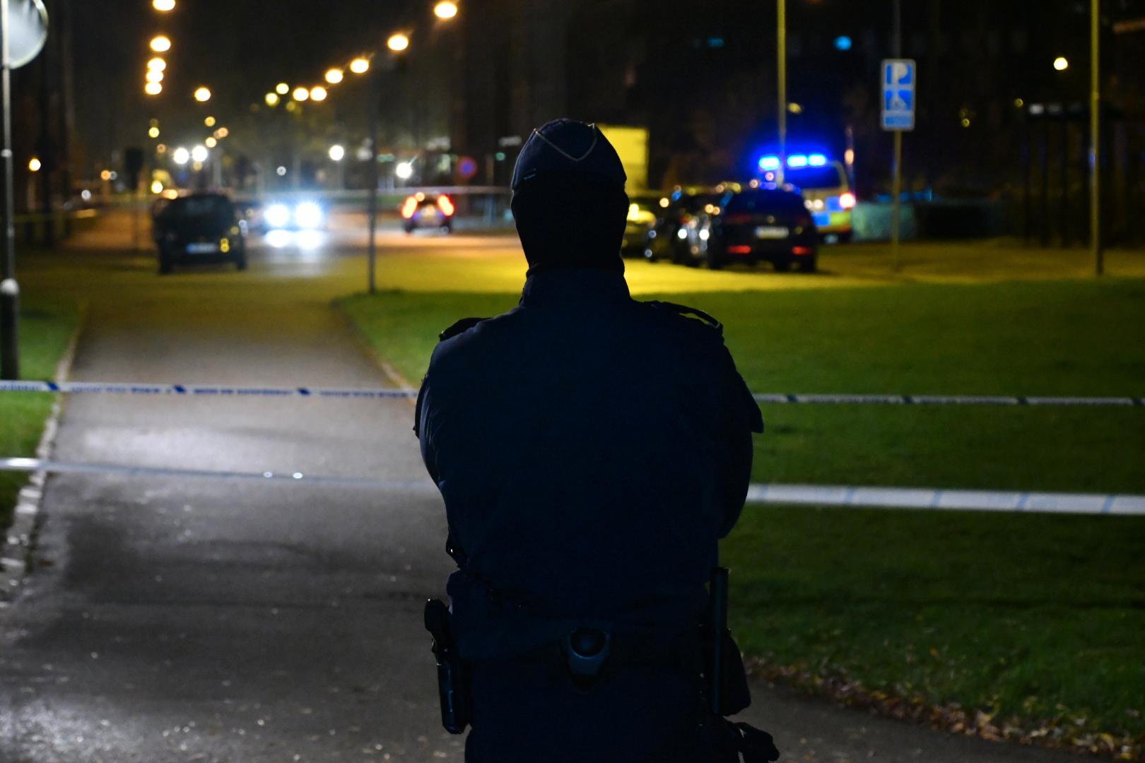 Polisen spärrade av ett större område i Malmö efter misstänkt explosion.