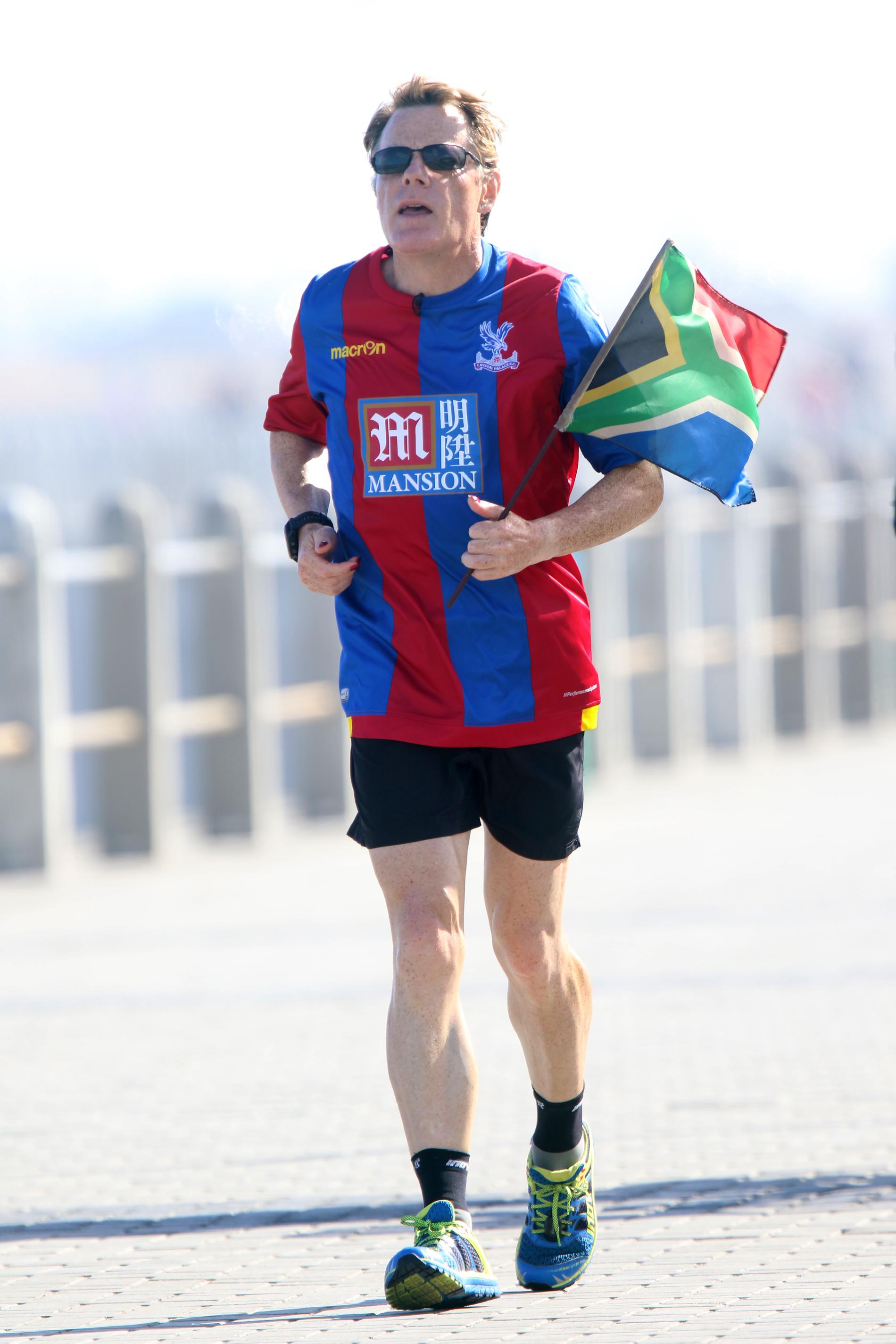 Komikern Eddie Izzard, 54, sprang 27 maraton på 27 dagar