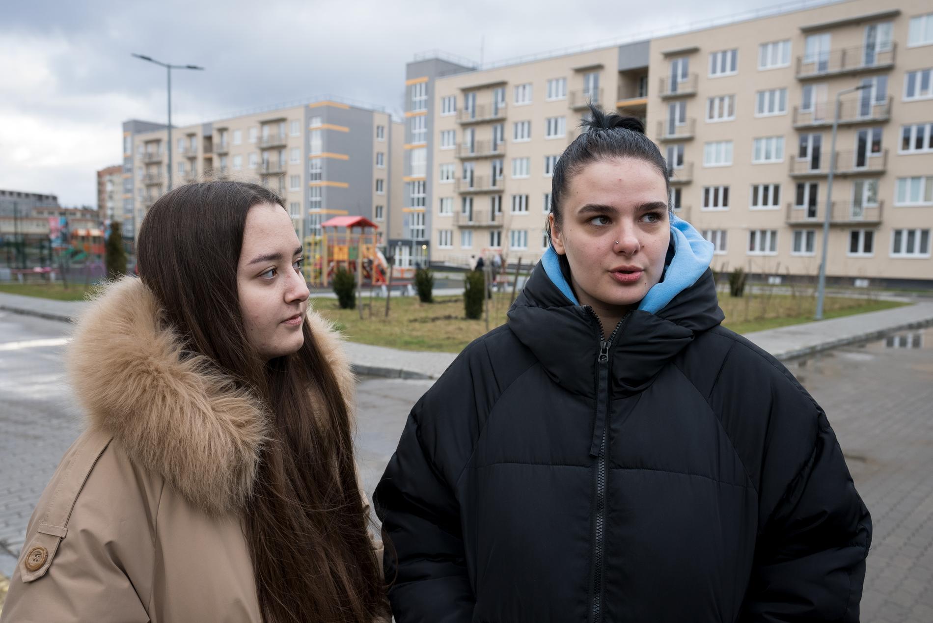 ”Kaliningrad-området är som ett eget litet land”, säger Aisha Kimelbaeva. Kompisen Katja Bichtiakova håller med.