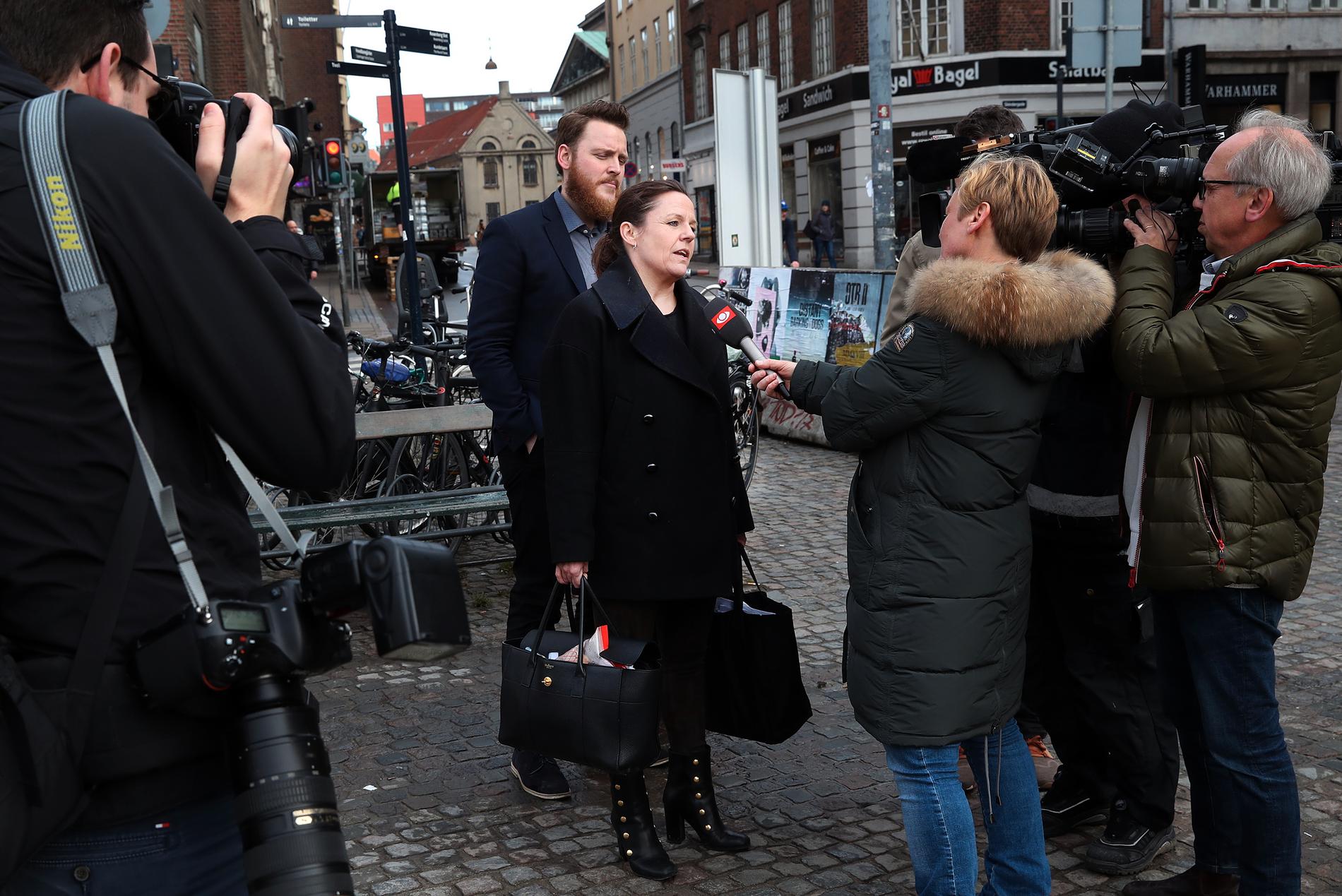 Peter Madsens advokat Betina Hald Engmark anländer till torsdagens förhandlingar.
