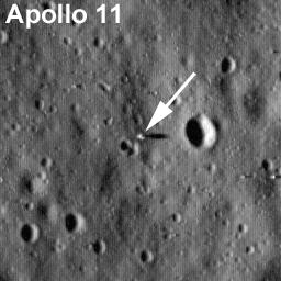 Den här bilden sägs visa avtrycken från Apollo 11, den månlandning som i dag firar 40 år.