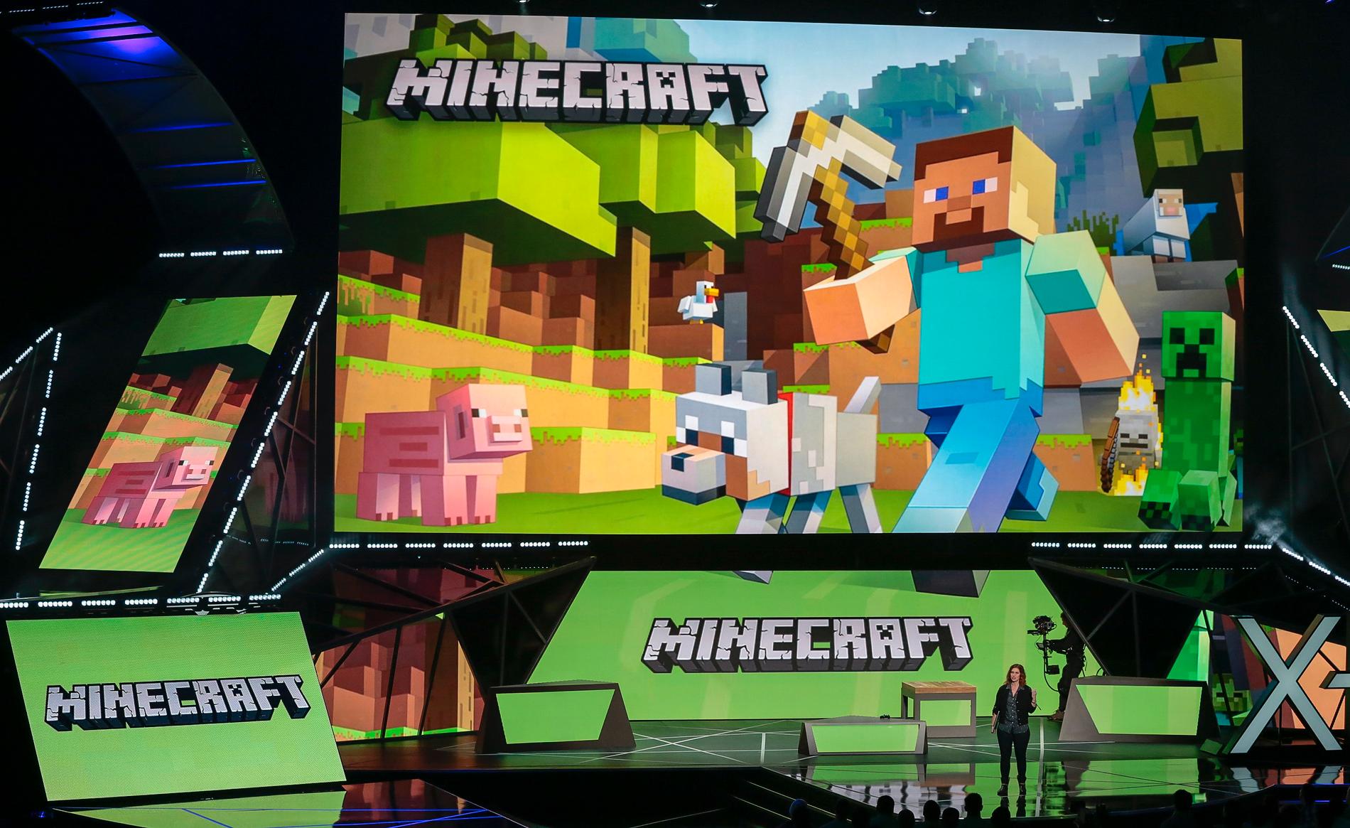 Lydia Winters vid en "Minecraft"-presentation vid spelmässan E3 2015.