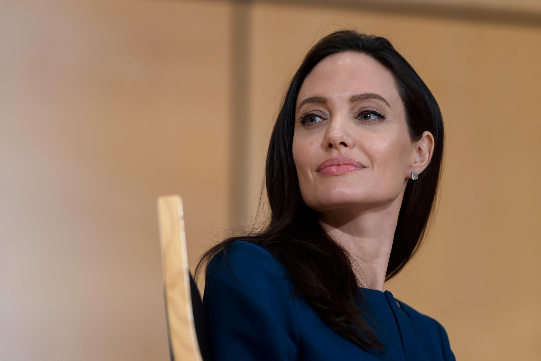 Angelina Jolie uppges ha fått vård i Stockholm