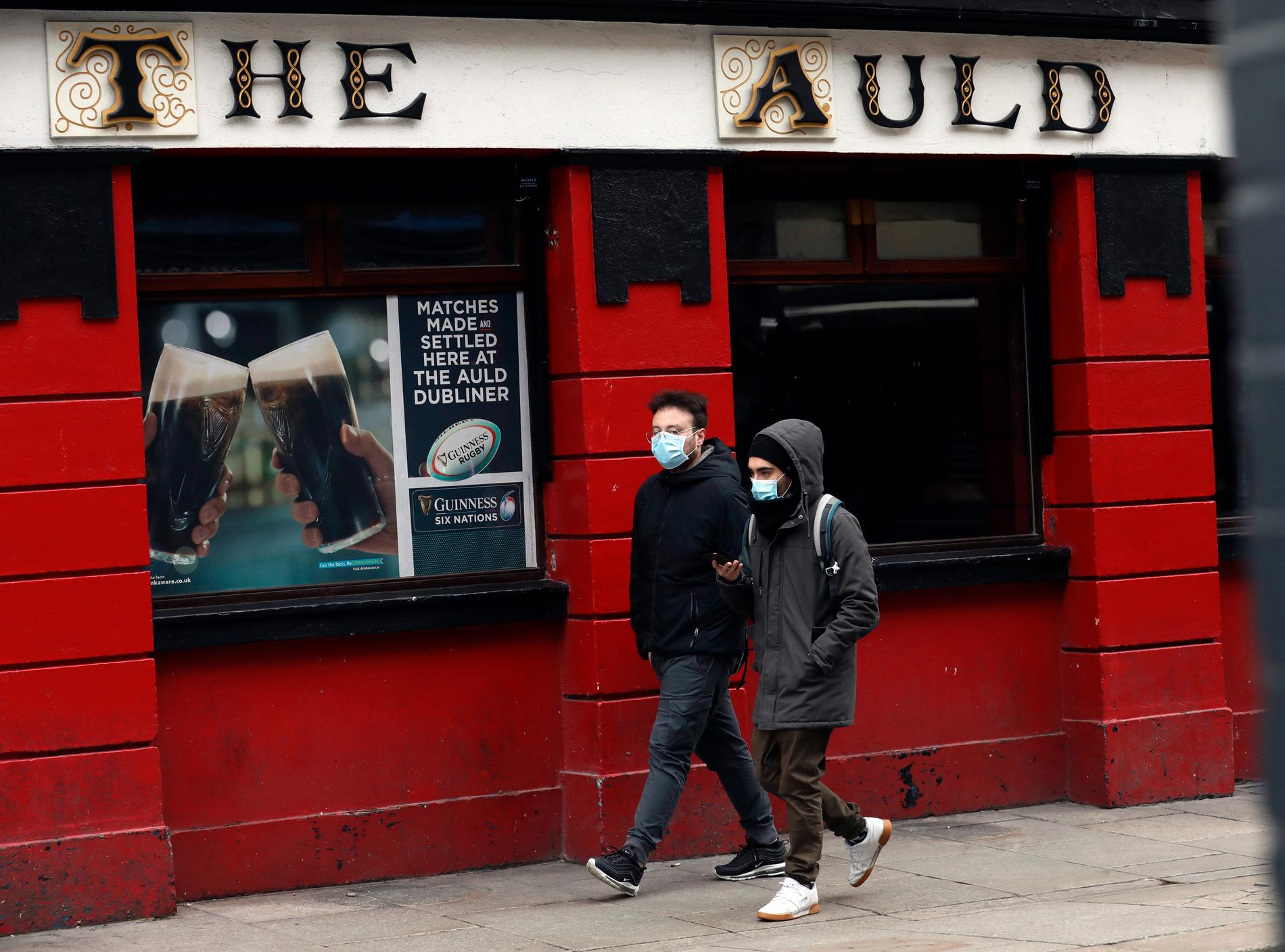 Många av Irlands barer har varit stängda under coronapandemin, och nu skjuts återöppnandet upp ytterligare. Arkivbild.
