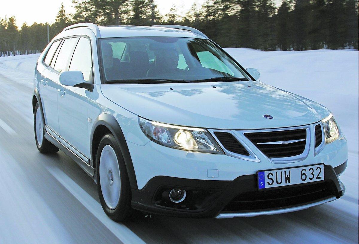 DEN SISTA? Saab 9-3X är höjd 35 mm jämfört med vanliga 9-3 kombi. Framkomligheten är mycket bra.