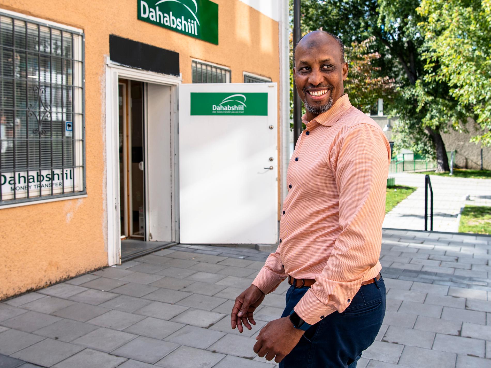 Mohamud Ibrahim Abdirahman har bott i Rinkeby i sedan början av 90-talet. ”Det är inte som det var, alla svenskar har flyttat”, säger han. 