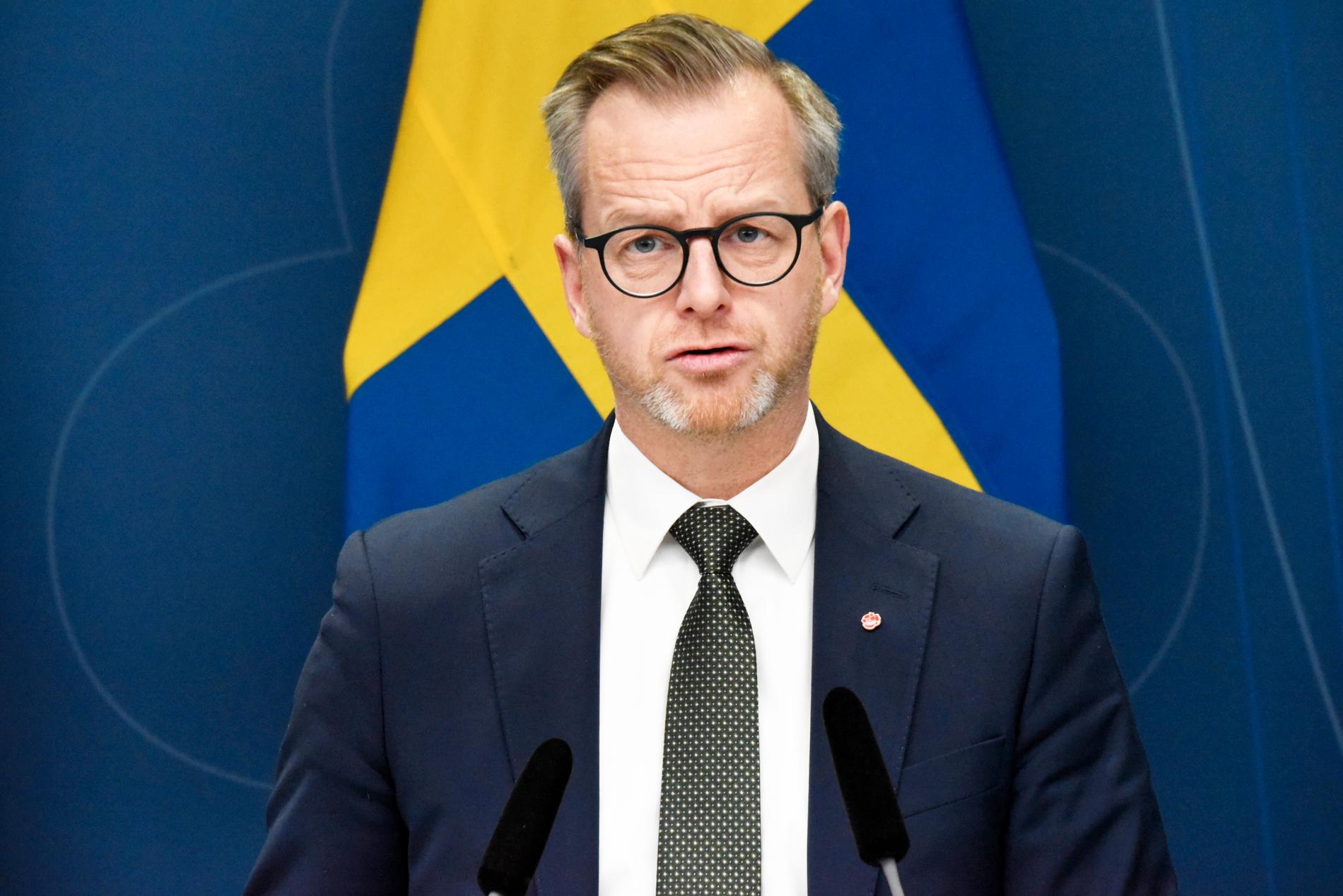 Finansminister Mikael Damberg (S) kan glädjas åt ett överskott på 77,8 miljarder 2021, trots att saldot hamnade på minus 76,3 miljarder i december. Arkivbild