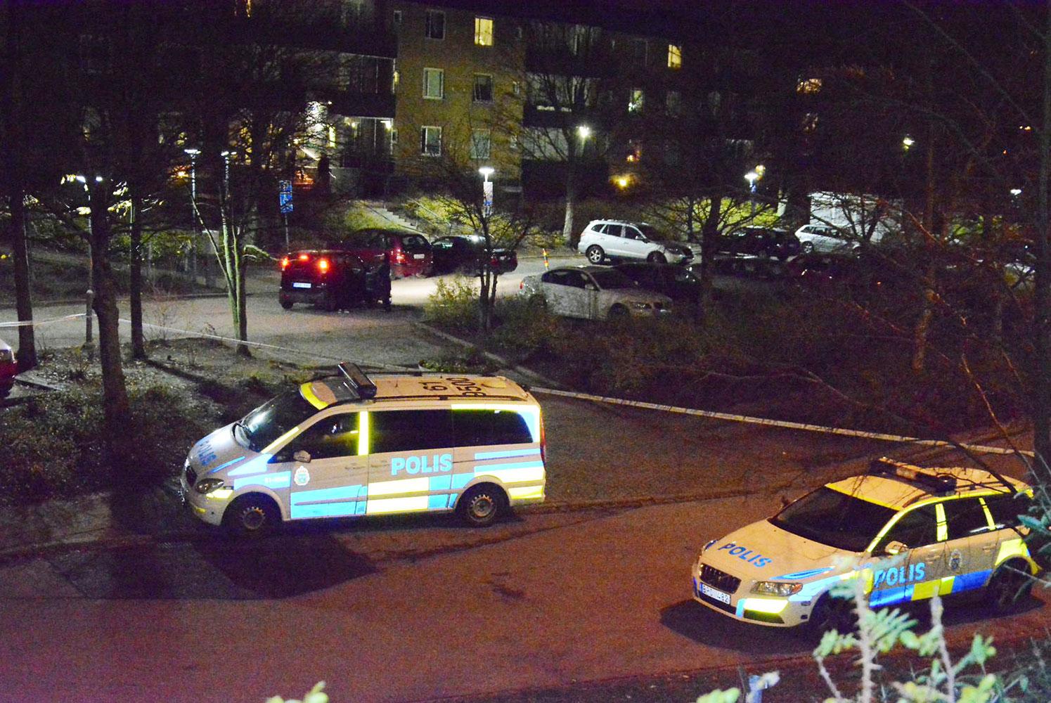 En ung man skadades allvarligt i en skottlossning i Kroksbäck i Malmö.