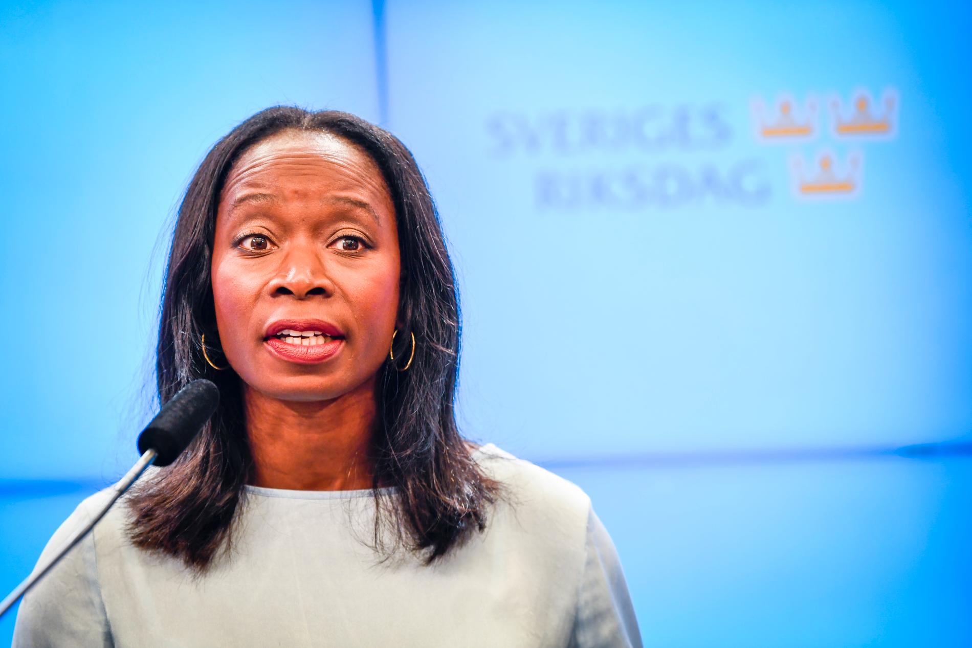 Liberalernas partiledare Nyamko Sabuni under en pressträff med anledning av regeringens besked om att tillåta en kapacitetsökning av mellanlagret i Oskarshamn (Clab).