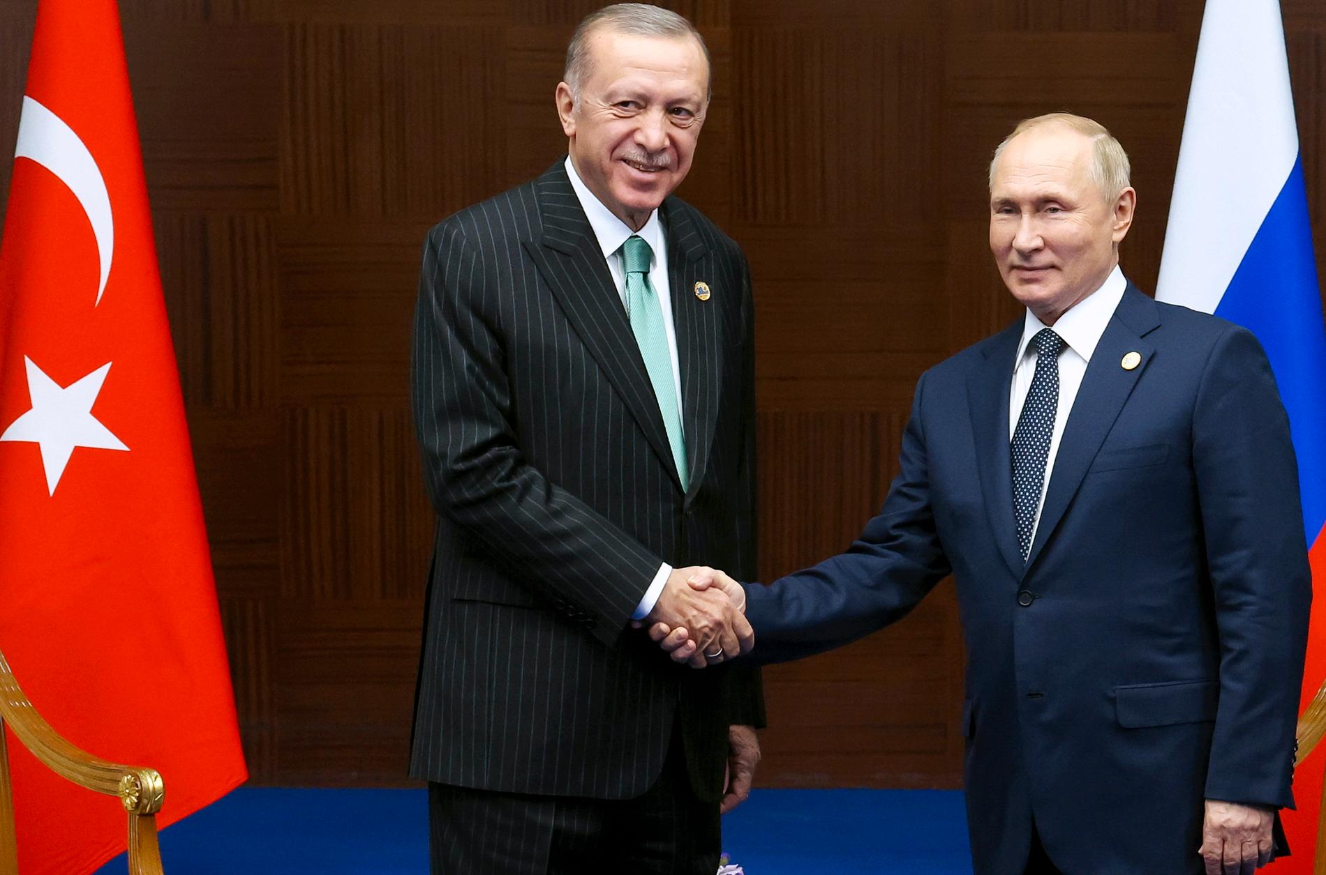 Rysslands president Putin och Erdogan under sitt möte i Kazakstan i oktober.