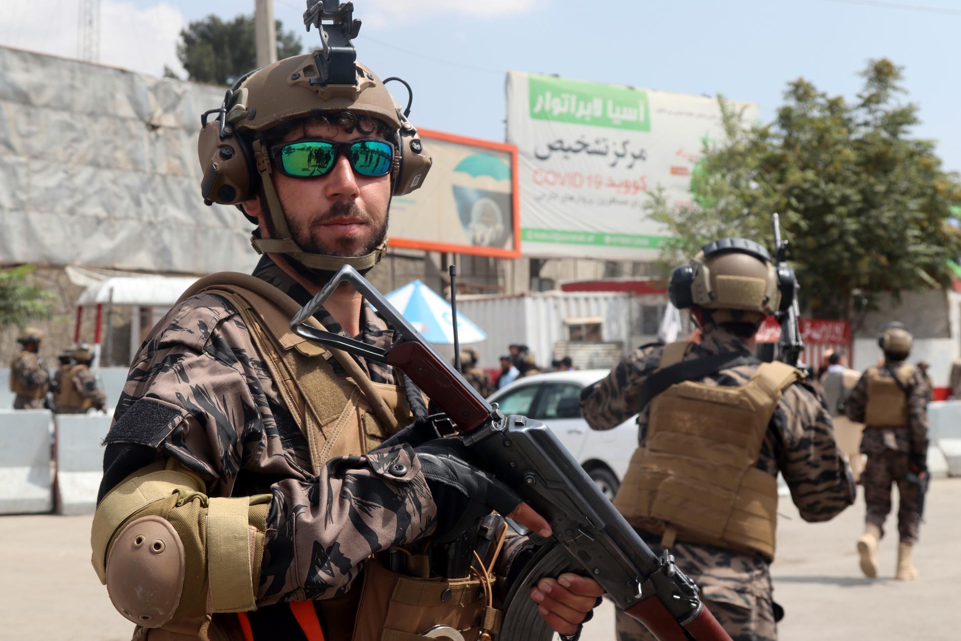 Talibanernas militärstyrka kontrollerar delar av Kabul. 