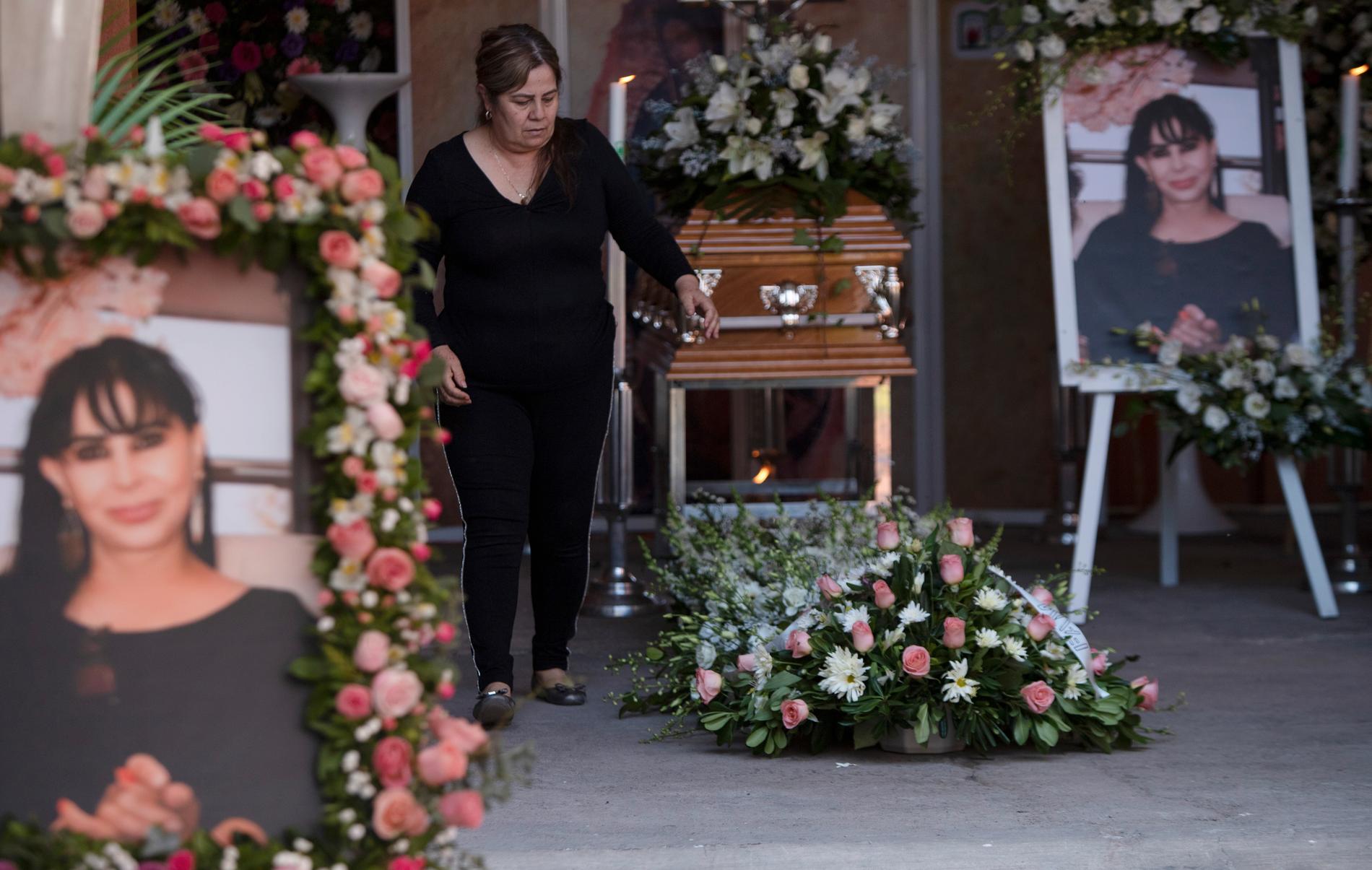 En rad kandidater mördades inför det mexikanska valet den 6 juni. Bilden är från begravningen den 26 maj av borgmästarkandidaten Alma Rosa Barragán som sköts ihjäl under ett kampanjtal i staden Moroleón.