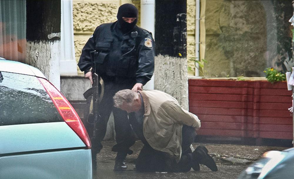 Teodor Chetrus, tidigare informatör för KGB, greps i Moldavien 2011 i samband med ett tillslag mot ett kriminellt gäng som ägnat sig åt bland annat cesiumsmuggling.