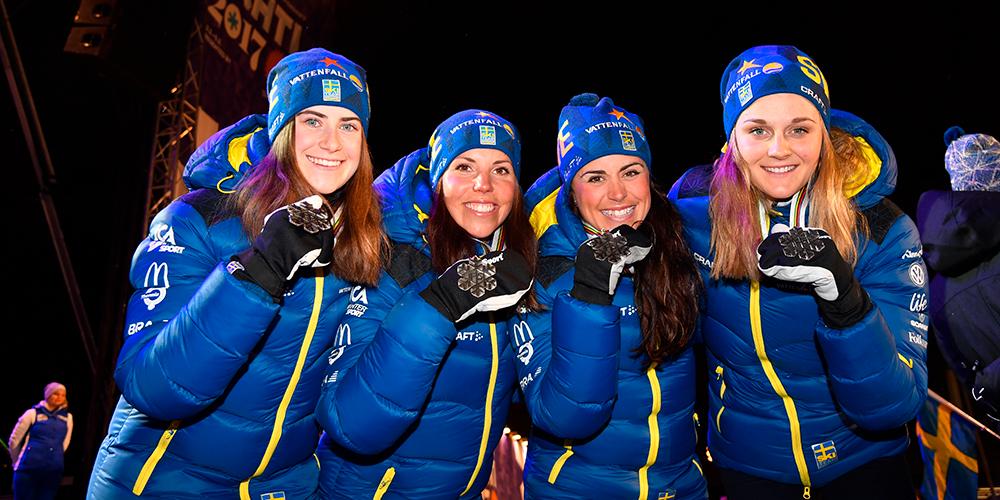 De svenska damerna med sina silvermedaljer