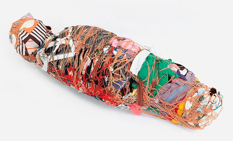Judith Scott, Utan titel, 1992, fibrer och upphittade ­föremål inklusive kartong och tyg.