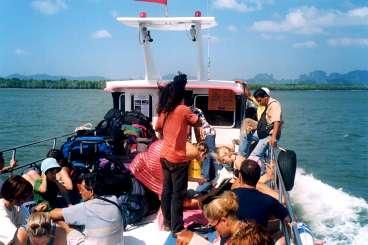 Båtfärden från Krabi till Koh Jum tar en och en halv timme.