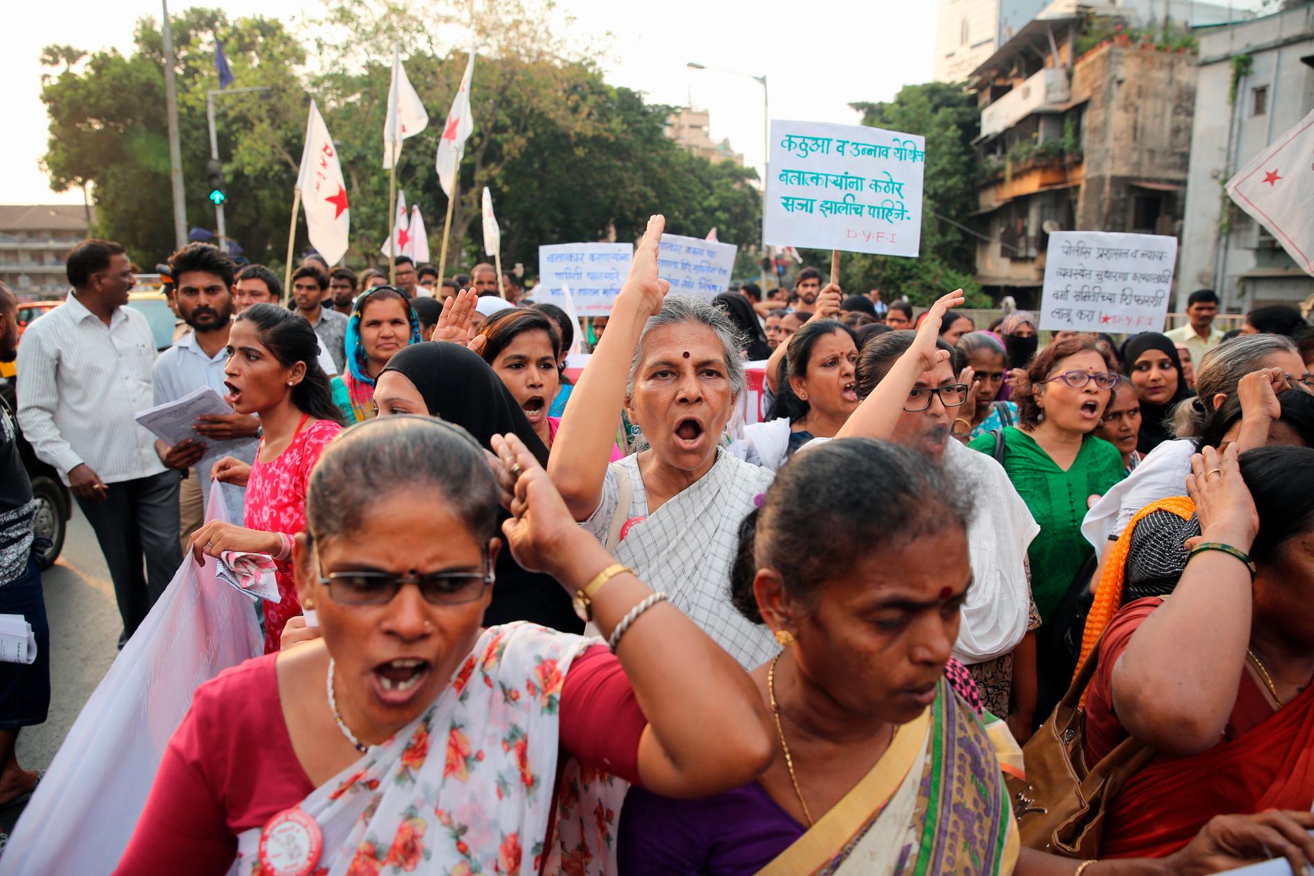 Kvinnor i Indiens huvudstad protesterar mot det sexuella våldet i Indiens huvudstad Bombay i april i år. Arkivbild.