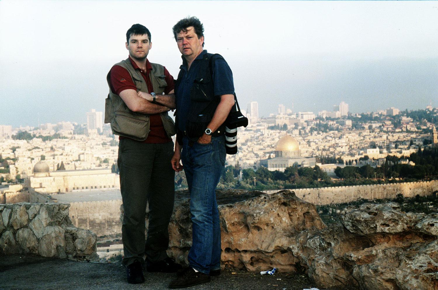 Jan Helin var i flera år reporter. Här är han ute på jobb i Israel tillsammans med fotografen Urban Andersson.