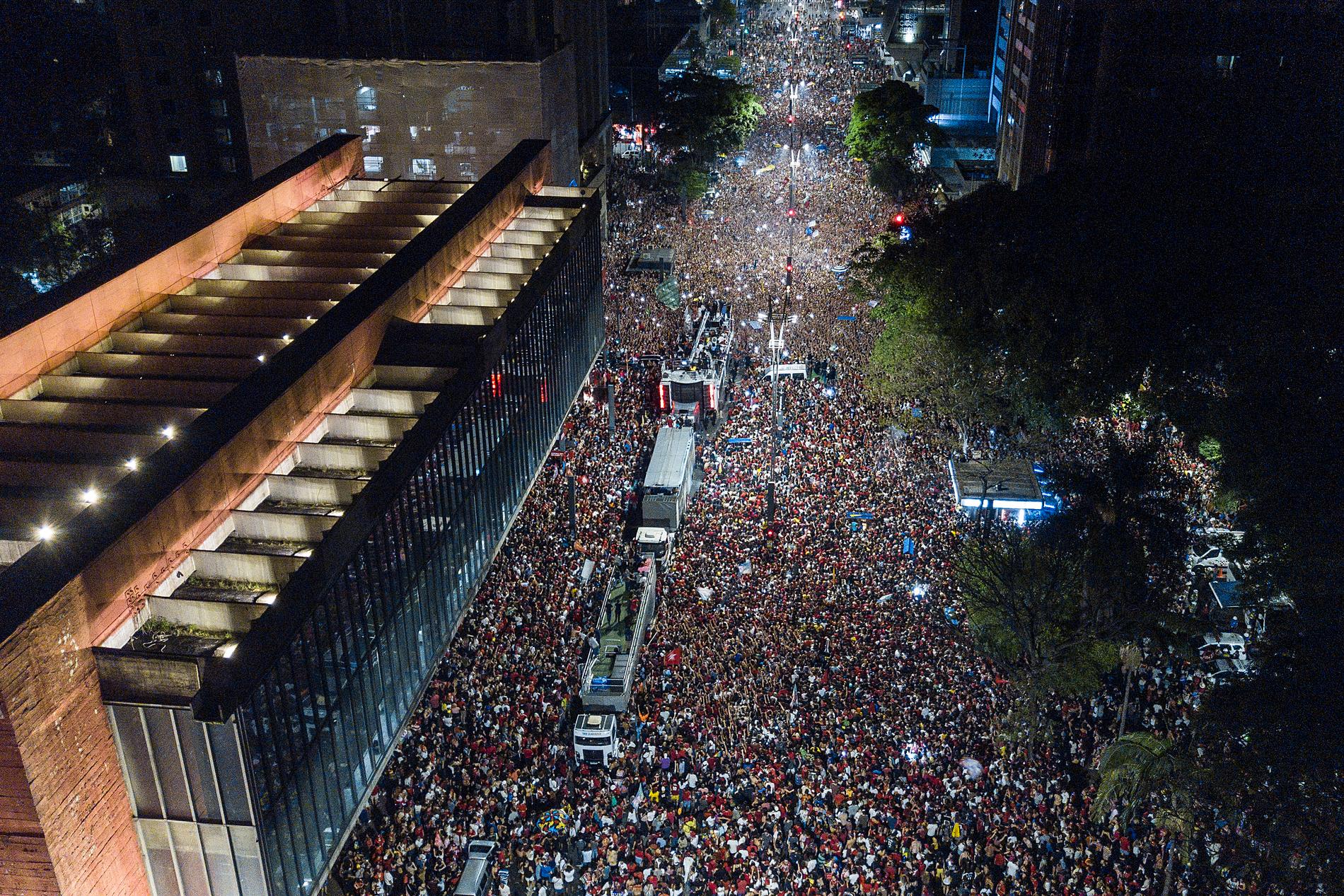 Lula-supporters firade stort i natt. Tusentals samlades på Paulista Avenue i São Paulo efter att valresultatet stod klart. 