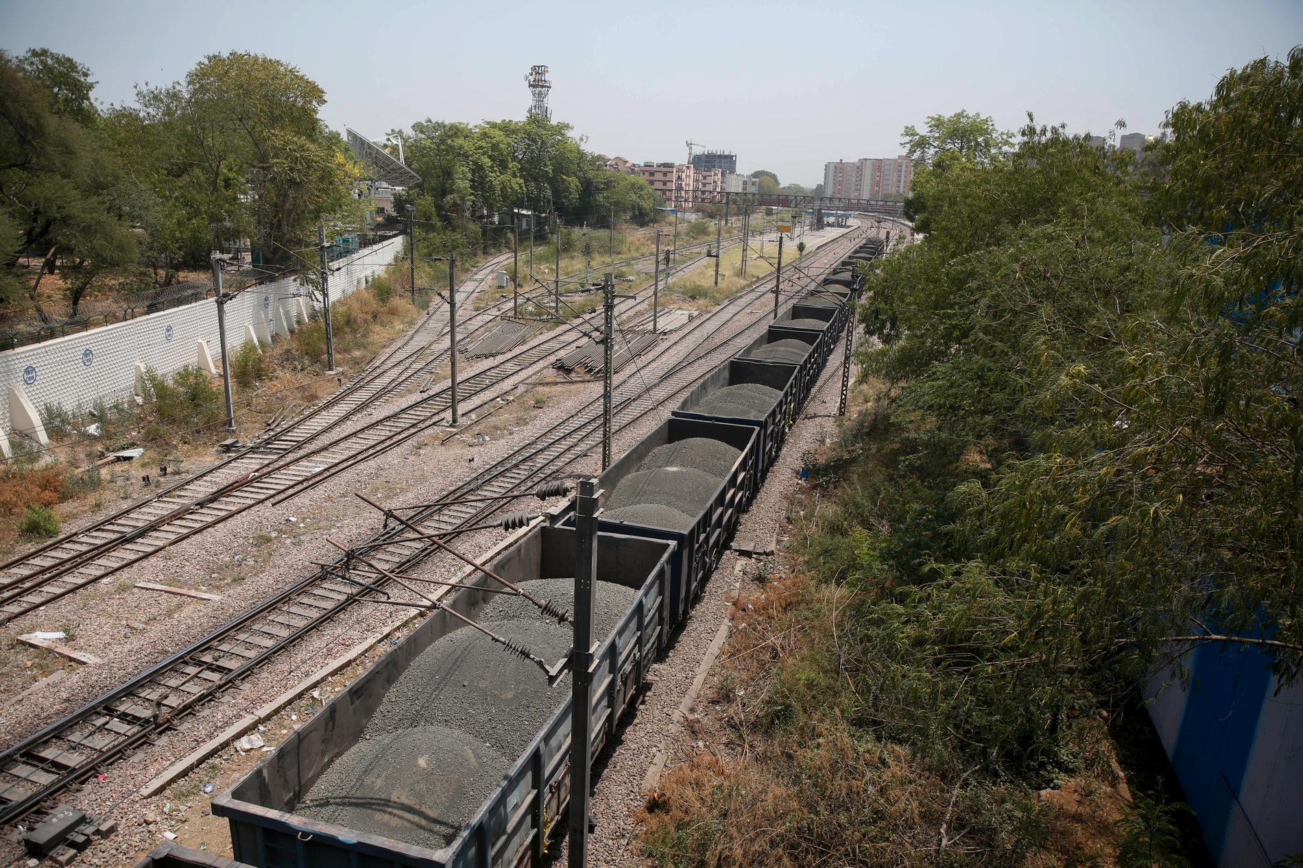 Under maj månad lastades rekordstora mängder kol på indiska järnvägar, rapporterar The Hindu.