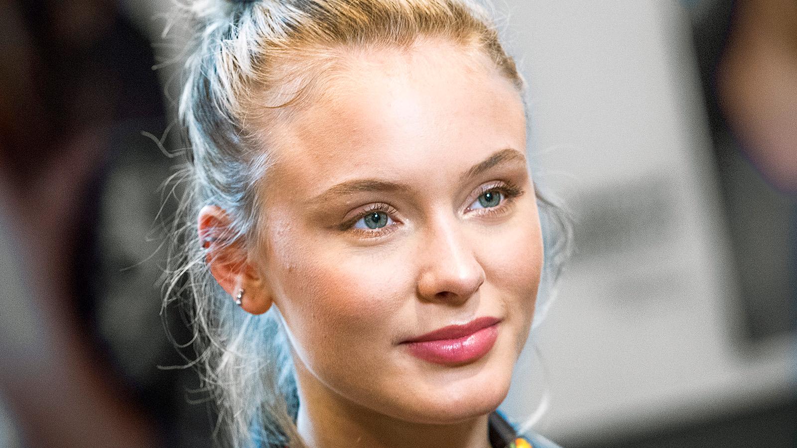 Zara Larsson anklagar exet för otrohet.