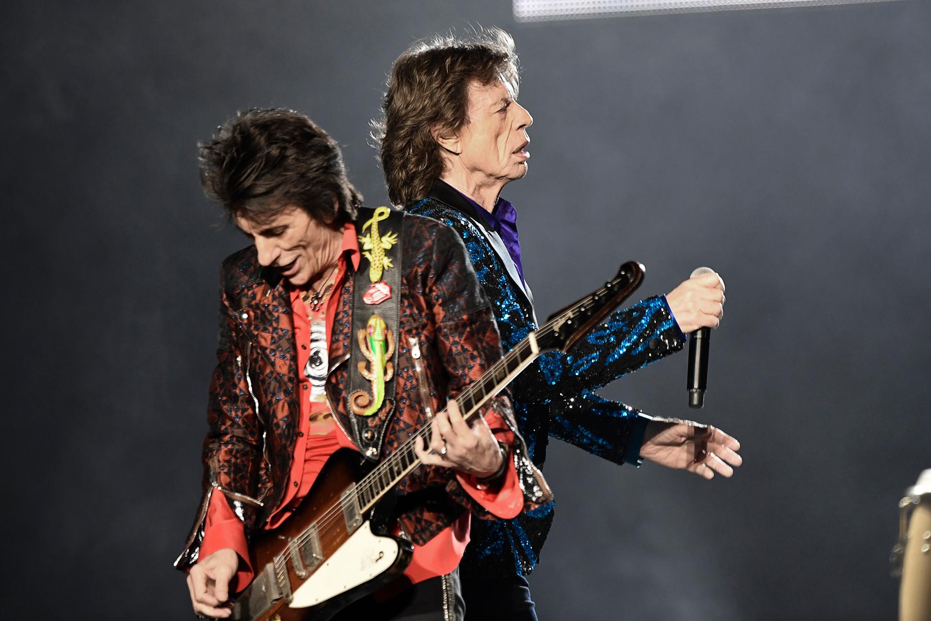 Ron Wood och Mick Jagger under Stones spelning i Stockholm 2017.