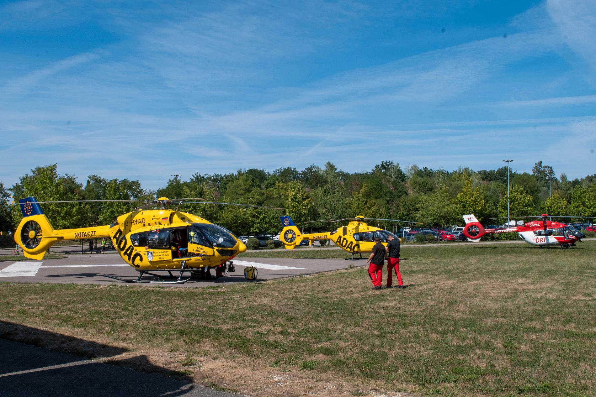 Räddningshelikoptrar vid nöjesparken i Günzburg.