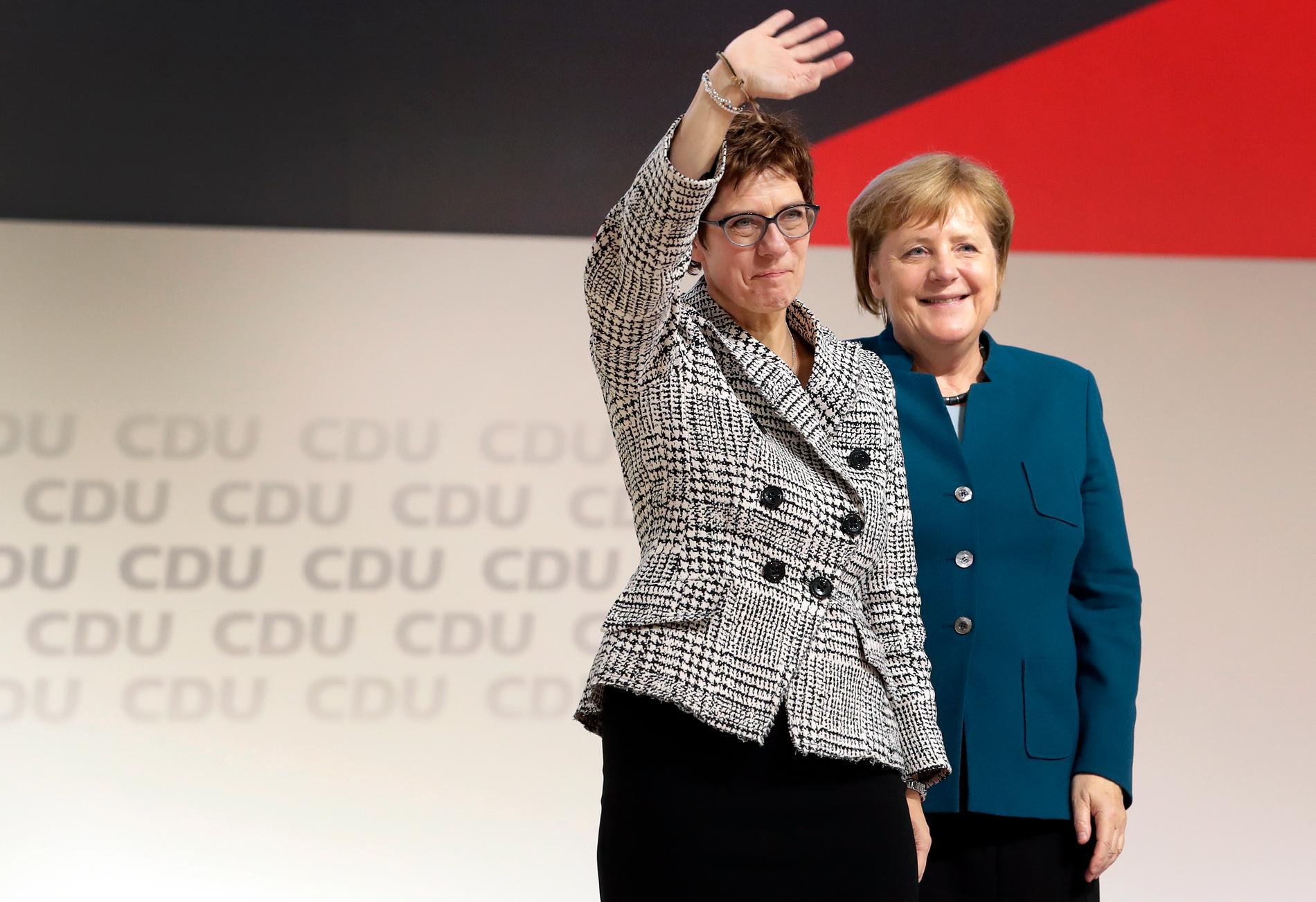 Annegret Kramp-Karrenbauer och Angela Merkel.
