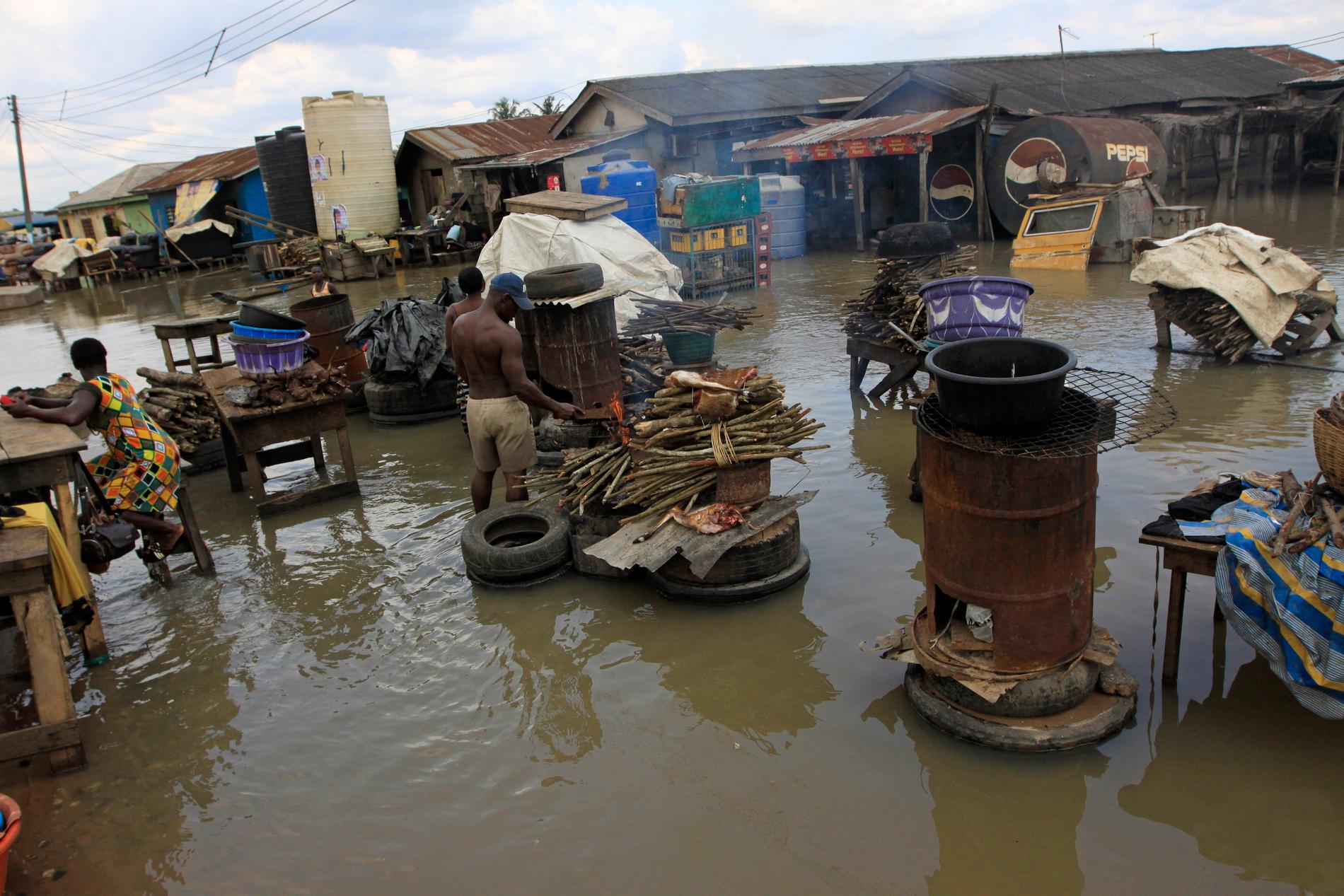 Översvämningar är vanliga i Nigeria. Bilden är från ett tidigare tillfälle. Arkivbild.