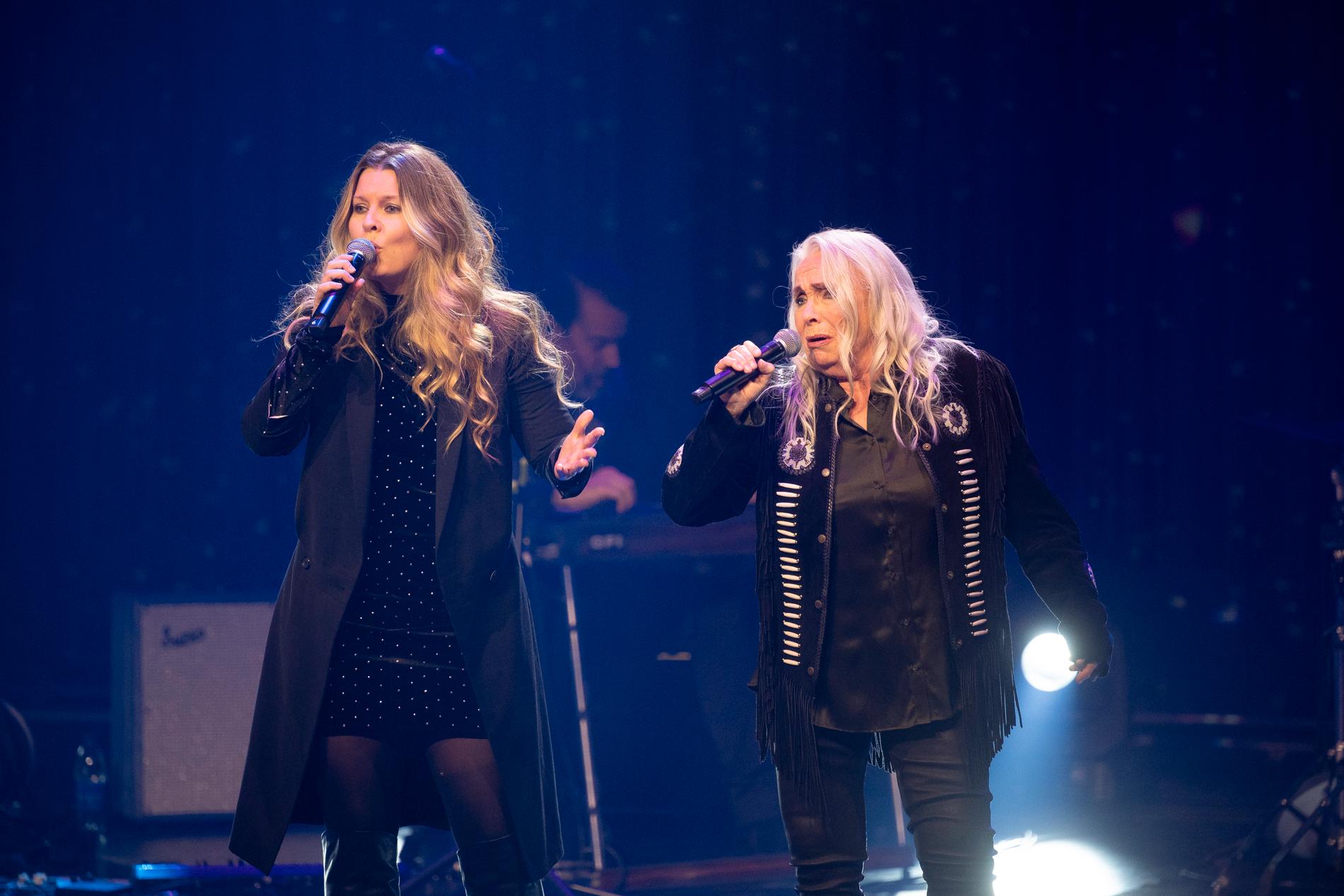 Pernilla Andersson och Marie Bergman sjöng ”Långsamma timmar”, Pughs cover på Ted Andersons ”Seems like a long time”.