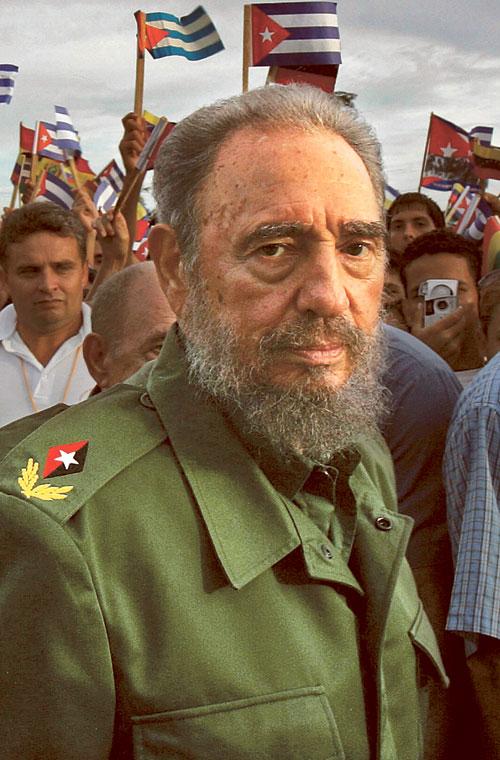 Överlevaren ger upp Fidel Castro kastar in handuken efter nästan 50 år vid makten. Han har överlevt 734 mordförsökt. Tio amerikanska presidenter har gjort allt för att få bort honom, CIA har till och med försökt förgifta hans cigarrer. Men till slut var det sjukdomen som besegrade den gamle kämpen.