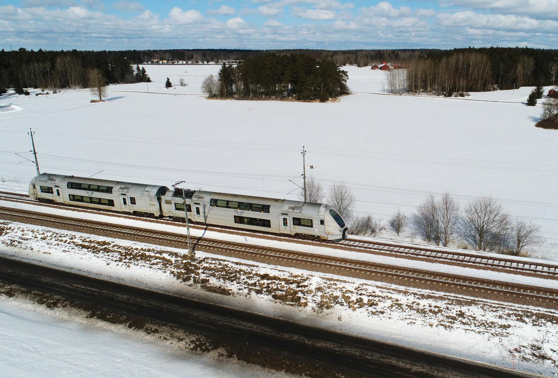 SJ förlorar rätten att köra tåg mellan Stockholm och Narvik. I stället tar norska Vy tåg AB. Resultatet blir att nattågen mellan Göteborg och Jämland samt Norrbotten försvinner helt. 