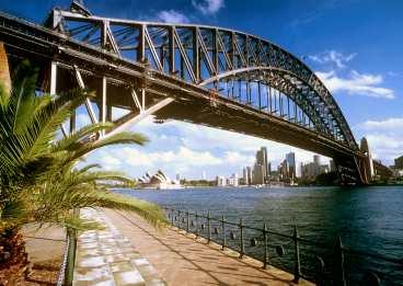 Bron som förbinder Sydneys nord- och sydsida är efter operahuset Sydneys mest berömda landmärke.