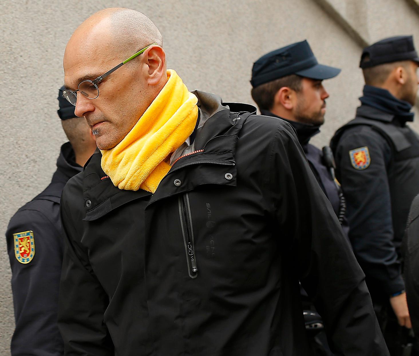 Raul Romeva var utrikespolitisk rådgivare åt den katalanska regionregeringen och dömdes till tolv års fängelse för uppvigling mot spanska staten. Bakom galler har han skrivit boken ”Hopp och frihet”.